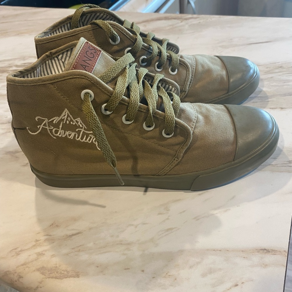Adventure Women's Lace Up Boots - Olive